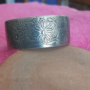 Daisy Patterned Pewter Bracelet